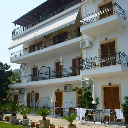 Makis Studios & Apartments Poros  Eksteriør bilde