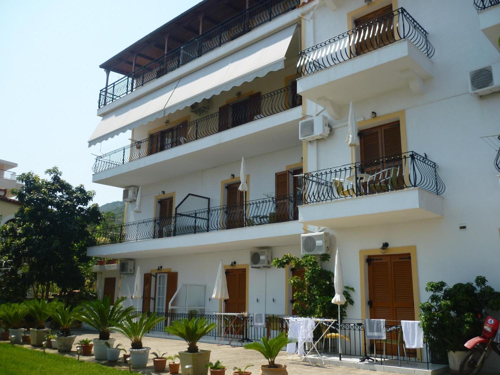 Makis Studios & Apartments Poros  Eksteriør bilde
